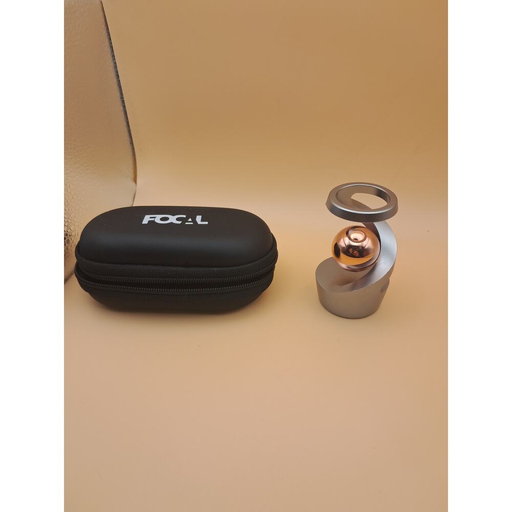 Focal desk spinner